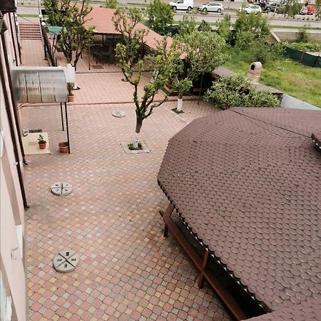 Habibi Aparthotel Pascani Exteriör bild