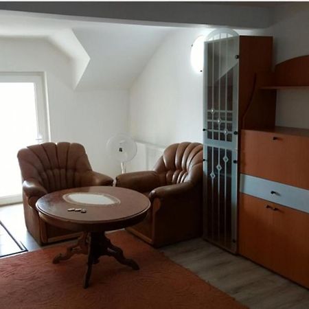 Habibi Aparthotel Pascani Exteriör bild