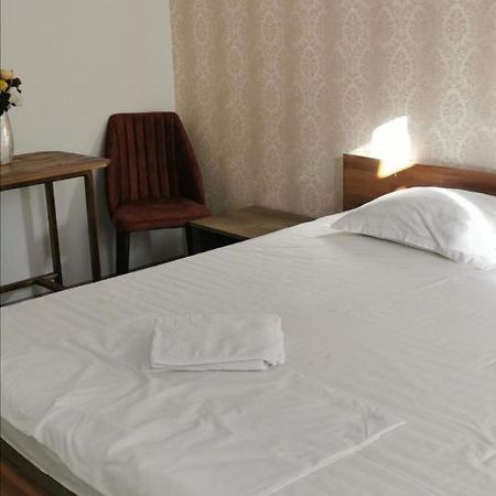 Habibi Aparthotel Pascani Exteriör bild