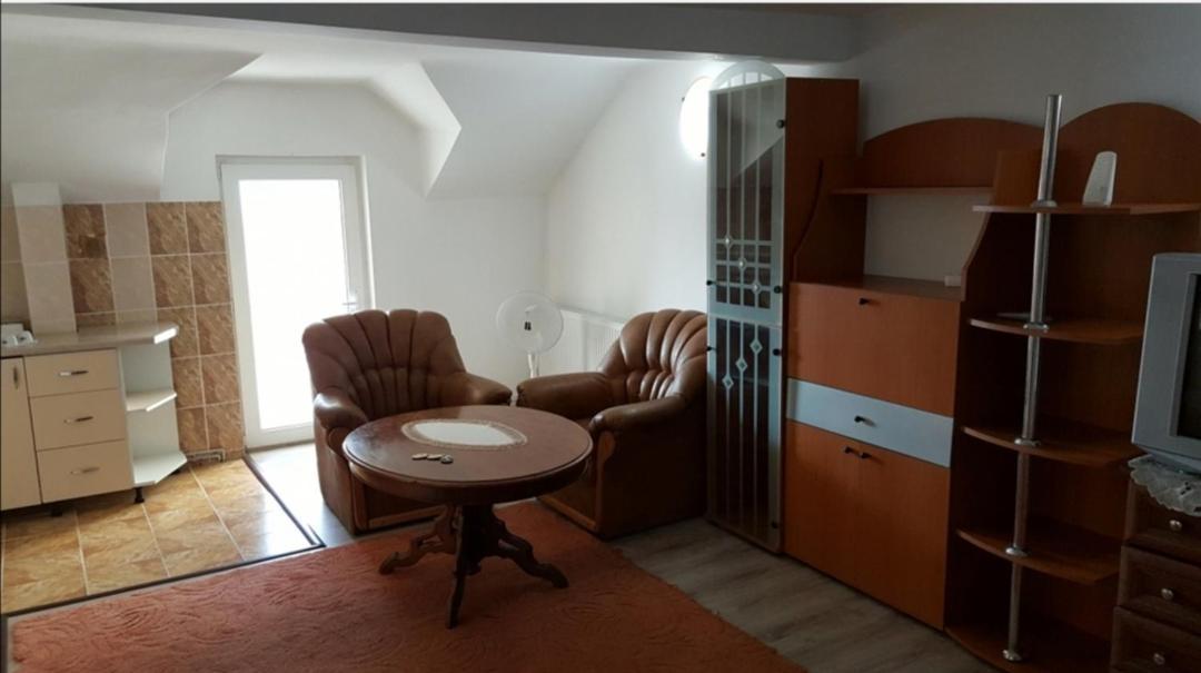 Habibi Aparthotel Pascani Exteriör bild