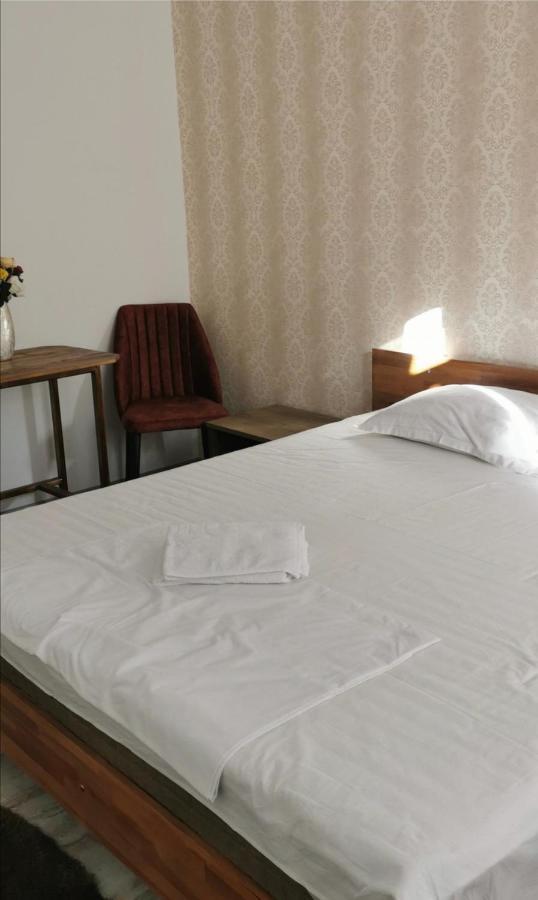 Habibi Aparthotel Pascani Exteriör bild