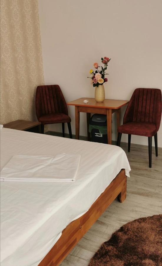 Habibi Aparthotel Pascani Exteriör bild