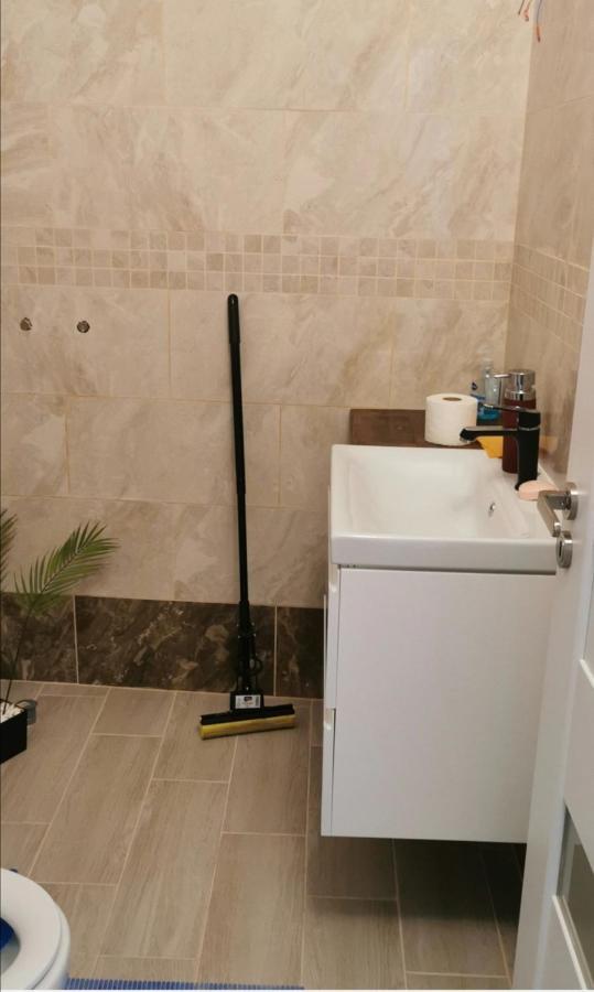 Habibi Aparthotel Pascani Exteriör bild